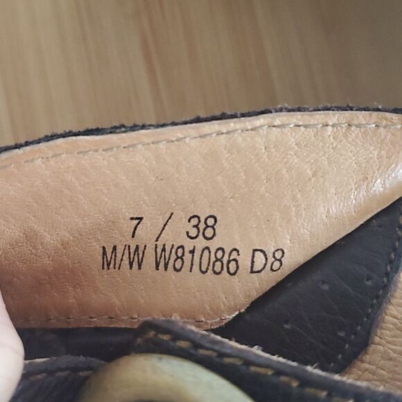 Born Brown Pebbled Leather Cross Strap Wedge Heel Sandals Buckle Size 7 W81086 - Picture 9 of 11